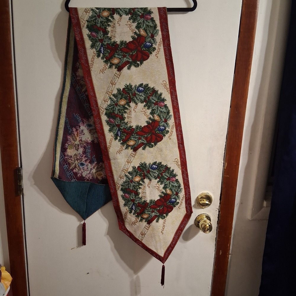 Christmas Needlepoint Tapestry Table Runner Wreath Music Print Exquisite!